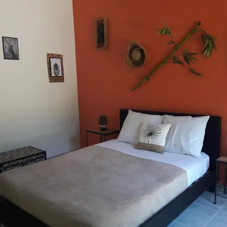 לינה וארוחת בוקר Le Clos Des Dryades S 3*