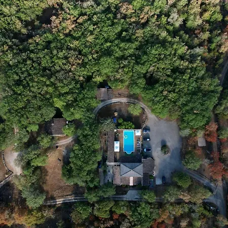 לינה וארוחת בוקר Le Clos Des Dryades S 3*